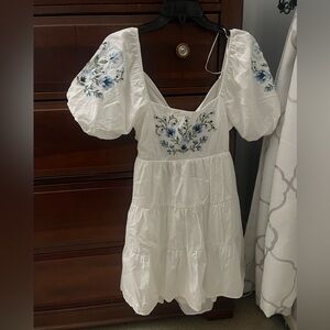 Brand new with tags, white dress from Francesca‘s, size Medium
